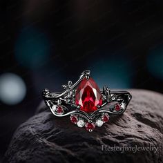 Gothic Black Gold Art Deco Ring Pear Ruby Engagement Ring Sets Bridal Sets Nature Inspired Leaf Promise Ring Red Gemstone Cluster Ring ☛Ring Details ☛ Center stone Center Stone: 6*8mm  Lab Ruby Stone Color: Red - 5A   Stone Clarity: VVS Cut: Pear cut ☛Width:1.5mm ☛Thickness :1.2mm ☛ Wedding Band  >> Stone:  moss agate and moissanite >>Weight: 0.178ctw ☛Width:1.4mm ☛Thickness :1.2mm ☛ Production Please allow us 2-3 weeks to make the perfect ring. Rush orders are accepted, please contact me for mo خواتم خطوبة, Gothic Wedding Rings, Gothic Crown, Engagement Ring Sets, Unique Engagement Ring Settings, Garnet Engagement Ring, Engagement Rings Twisted, Black Engagement Ring, Black Wedding Rings