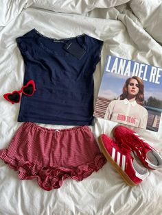 Fourth of july outfit inspo lana del rey americana aesthetic Usa Lana Del Rey, Americana Outfits Lana Del Rey, Lana Core Aesthetic Outfit, Lana Del Ray Outfit Aesthetic, Blue Americana Aesthetic, Americana Clothes, Lana Del Rey Americana Outfits, Usa Clothes, Lana Del Ray Outfit