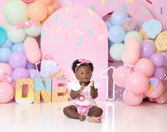 Sweet One Birthday Cake Smash, Sweet 1 Birthday Party, Sweet One Smash Cake Girl, Sweet One Photo Shoot, Sweet One Cake Smash Photos, Two Sweet Birthday Backdrop, Sweet One First Birthday Photoshoot, Sweet One Backdrop With Balloons, Candy Land Smash Cake