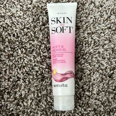 Avon Skin So Soft 3.4 Fl Oz Hand Cream Sofia Vergara Body, Deodorizing Spray, Avon Skin So Soft, Avon True, Avon Online, Foot Cream, Cream Lotion, Hand Lotion, Foot Care