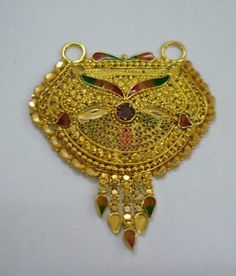 vintage 20kt gold pendant necklace from rajasthan india. great handmade design, good for jewelry collection.height max - 4.5 cm(1.77")width max. - 3.7 cm(1.45")weight - 5.4 gramsmaterial - 20kt solid yellow gold.RJ 22k Gold Temple Necklace Pendant For Festivals, Traditional 22k Gold Round Pendant Necklaces, 22k Gold Kundan Pendant Necklace For Diwali, Gold Necklace With Meenakari Round Pendant, Gold Meenakari Round Pendant Necklace, Traditional Yellow Gold Temple Necklace With Pendant, Gold Meenakari Necklace With Round Pendant, Ornate Gold Temple Necklace For Puja, Traditional 22k Gold Necklace With Large Pendant