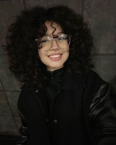 curly hair round glasses septum piercing smiling vaneekitty Curly Hair Bangs Glasses, Curly Hair Glasses, Curly Hair Dos, Bangs And Glasses, Curly Hair Inspo, Curly Hair Photos, Cute Curly Hairstyles, Beautiful Curly Hair, Phone Pictures