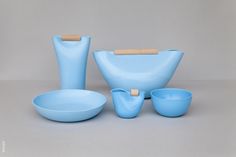 a group of blue bowls and cups sitting next to each other