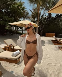 Caribbean Aesthetic Outfits, Bathing Suit Poses Instagram, Resort Photo Ideas, Pool Party Fits, Cabo San Lucas Outfits, Resort Pics, Beach Fotos, Resort Pictures, Yacht Outfit