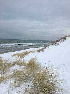 Winter sea aesthetic, sea aesthetic, winter aesthetic, seaside, snow aesthetic, snowy weather, nature, beach aesthetic, gloomy Зимнее побережье, зимнее море #winter #aesthetic #cinematography #sea #snowy #seaside #beach #gloomy #nature Snowy Lake Aesthetic, Coastal Winter Aesthetic, Snow On The Beach Aesthetic, Coastal Auntie, Gloomy Nature, Aesthetic Cinematography, Snowy Beach, Coastal Winter, Cozy City