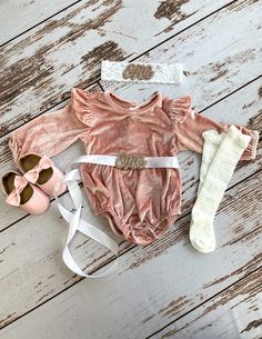 Baby Girl 1st Birthday Romper Toddler Girl Clothes Pink - Etsy Romper Outfit Long Sleeve, Customized Outfits, Outfit For Birthday, Birthday Romper, Lace Sash, Newborn Coming Home Outfit, Combi Short, Monogram Outfit, Velvet Pink