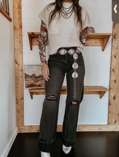 Ariat Trouser Jeans Outfit, Cold Western Outfits Women, Witchy Western Outfit, Casual Nfr Outfits, Winter Western Concert Outfit, Winter Western Wedding Guest Outfit, Everyday Western Outfits Women, Nfr 2024 Outfits, Business Casual Outfits Boho