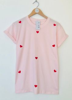 Trendy Cotton T-shirt With Heart Print, Pink Heart Graphic Short Sleeve T-shirt, Trendy Pink T-shirt With Heart Print, Relaxed Fit Heart Print T-shirt For Summer, Trendy Cotton T-shirt For Valentine's Day, Summer Tops With Heart Graphic And Crew Neck, Casual Pink T-shirt With Heart Print, Pink Heart-shaped T-shirt For Summer, Pink Heart Shaped T-shirt For Summer