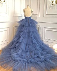 Blue V Neck Tiered ermeløs tyll promkjole, nydelig lang festkjole Ball Gown Prom Dress, New Prom Dresses, Photo Rose, Prom Dresses 2023, Long Party Dress, Long Formal Gowns, Maternity Ideas, Prom Dresses 2024, Blue Party Dress