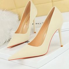 Pointed silk Satins Heels Beige Court Shoes For Spring Party, Beige Court Shoes For Evening, Beige Evening Court Shoes, Fitted Beige Court Shoes For Summer, Summer Fitted Beige Court Shoes, Fitted Beige High Heel Court Shoes, Beige Fitted Court Shoes For Party, Fitted Beige Court Shoes For Party, Beige Fitted Court Shoes For Evening