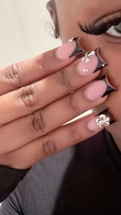 Nails For Black People, Simple Nail Sets, Short Nails Ideas Pink, Nut Nails, Y2k Nail Ideas, Baddie Pfp Pink, Short Acrylic Nails Square, Nail Inspo Short, Acrylic Nails Square