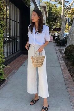 80+ Chic Linen Outfits For Women [2024]: How To Style Linen Clothing For Women - Girl Shares Tips Late Summer Work Outfits, White Linen Trousers Outfit, Beach Pants Outfit, Linen Pants Outfit Work, Beige Outfit Aesthetic, How To Style Linen Pants, White Outfit Summer, Linen Outfits For Women, Linen Trousers Outfit