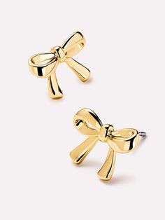 Trending and sweet, these bow earrings plated in 14k gold feature a bow silhouette and tarnish-proof finish designed to effortlessly tie your look together. Aethestic Jewelry, Cute Cheap Earrings, Bow Earrings Aesthetic, Good Jewelry Brands, Clip On Gold Earrings, Cute Gold Earrings Studs, Cute Jewelry Gold, Bow Earrings Gold, Gold Bow Earrings