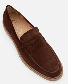 100% Suede | Tod's Men's Loafers in Brown | FW23/24 Timeless Wardrobe Staples, Men's Loafers, Italian Luxury, Leather Loafers, Luxury Shoes, Luxury Boutique, Loafers Men, Boat Shoes, Wardrobe Staples