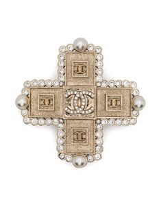 circa 2000s gold-plated hardware cross motif signature interlocking CC logo rhinestone embellishment faux-pearl embellishment pin fastening Chanel 2000s, Chanel 90s Jewelry, Chanel Pins Brooch, Costume Jewelry Chanel, Chanel Buttons For Sale, Chanel Brooch Farfetch, Pearl Embellishment, Shopping Chanel, Gold Brooch