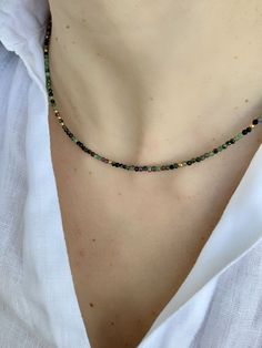 Fine Beaded Necklace, Fashion Accessories Aesthetic, Tiny Beaded Necklaces, Minimalist Bead Necklace, Minimalistic Beaded Jewelry, Minimalist Green Necklaces For Jewelry Making, Green Minimalist Necklace For Everyday, Green Minimalist Everyday Necklace, Everyday Minimalist Green Necklace