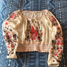 Free People Size Medium Beautiful Boho Top! Nwot Red Folk Blouse For Fall, Bohemian Brown Tops With Floral Embroidery, Red Peasant Top For Spring, Red Long Sleeve Peasant Top For Vacation, Bohemian Brown Top With Floral Embroidery, Embroidered Brown Tops For Festival, Boho Clothing Style, Brown Embroidered Festival Top, Red Bohemian Blouse With Block Print