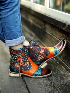 Flat Ankle Boots, Quoi Porter, Artistic Style, Ankle Boots Flat, Leather Boots Women, Fabulous Shoes, Aboriginal Art, Style Statement, Trendy Accessories