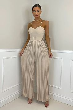 The Sleeveless Pleated Overalls Jumpsuit: Elevate Your Elegance Step into a world of effortless style with our Sleeveless Pleated Overalls Jumpsuits. These pieces are more than just an item of clothing; they're your ticket to an unforgettably chic presence at any formal event. Whether you're planning a sophisticated weekend getaway, a romantic date, or a glamorous night out, these jumpsuits cater to every formal occasion with a touch of Florida's trendy summer vibe. With Prolyf online clothing s Jumpsuits Styles, Jumpsuits Elegant, Jumpsuit Design, Black Jumpsuits, Pleated Jumpsuit, Trendy Jumpsuit, Romper Designs, Elegante Y Chic, Sequin Rompers