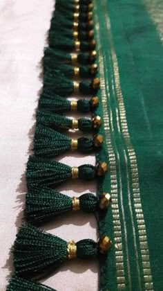 Tassles For Saree Pallu, Simple Kuchulu For Pattu Sarees, Saree Pallu Resa, Sadi Resa Design, Saree Kutch Designs, Saree Tessels Design Latest, Simple Saree Tassels Designs, Kucchu Designs Saree