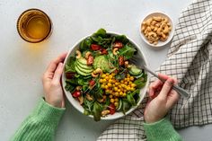 Many low-carb diets lack fiber, a nutrient essential to your overall health. Here, dietitians share the best high fiber foods that are best for low-carb diets. Best High Fiber Foods, High Fiber Low Carb, Golo Diet, Low Fiber Diet, Fiber Diet, Low Carb Diets, High Fiber Diet, High Fiber Foods, Fiber Foods