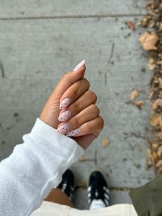 polka dot #nails 🎀 Creative Neutral Nails, Pokadot Nails Brown, Fall Nails With Dots, Basic Trendy Nails, Mistral Nail Ideas, Nails To Show Nail Tech, Small Polka Dot Nails, Cute Nail Inspo Valentines, Silver Polka Dot Nails