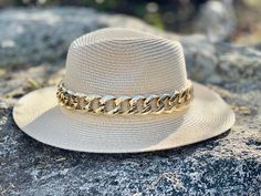 New to the shop! THIS IS NOT SOLD AS A SET 💓 Gold chain is plastic material Custom Straw hats are the perfect accessory for Spring and Summer. Follow us in Instagram: @kyboutique4 SHARE YOUR PICTURES IN INSTAGRAM #kyboutique4 Website: Visit un also on the web www.kyboutique4.com Please make sure to read my Shipping Terms & Conditions Information prior to making a purchase. https://www.etsy.com/shop/Kyboutique4/policy Womens Sun Hat, Sunflower Outfit, Womens Fedora Hat, Summer Romper Outfit, Vacation Hat, Womens Straw Hats, Womens Fedora, Leather Headbands, Straw Hats