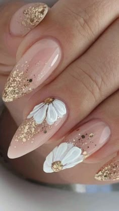 Stylish Almond Nails Designs, Best Bridal Nails, Elegant Nails With Flowers, Almond Nail Art Ideas, Cute Korean Nails Almond, Nails French With Gold, Elegant Floral Nails, Elegant Acrylic Nails Almond, Almond Elegant Nails