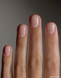 Soap Nails Are The New Low-Maintenance Manicure of 2024 - Bangstyle - House of Hair Inspiration Soap Nails, Natural Nails Manicure, Gel French Manicure, New Nail Trends, Milky Nails, Nagellack Trends, Pink Nail Polish, Nail Fungus, Neutral Nails