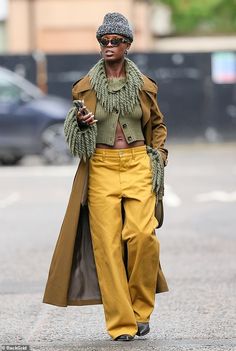 The 37-year-old donned a flamboyant ensemble when she met a friend for a coffee. The actress wore a pair of mustard coloured trousers with a relaxed straight leg fit and a dark sage green knitted cardigan, engulfed in extravagant fringe around the neck and cuffs Street Style Trousers, Teal Sweater Outfit Fall, Fringe Boots Outfit Fall, Curdoroy Outfit Womens, Afro Fashion Outfits, How To Style Green Sweater, Green Chelsea Boots Outfit, Sweatshirt Styling Ideas, Cool Casual Outfits Women