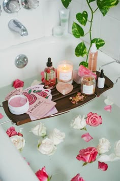 What Bath Are You? | Urban Outfitters Lush Aesthetic Bathroom, Bath Goals, Bath Rituals, Spa Aesthetic, Anting Manik, Bath Aesthetic, Dream Bath, Aesthetic Bathroom, Flower Bath