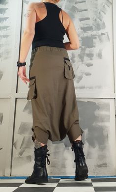 Baggy Full-length Harem Pants With Pockets, Baggy Khaki Ankle-length Pants, Khaki Baggy Ankle-length Pants, Loosely Fitted Khaki Cargo Pants, Loosely Fitted Hips Khaki Cargo Pants, Khaki Ankle-length Pants With Loose Fit, Baggy Cargo Pants Trousers, Khaki Wide Leg Harem Pants With Cargo Pockets, Baggy Khaki Bottoms With Elastic Waistband