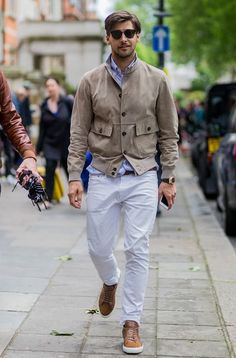 White Jeans Outfit Winter, How To Wear White Jeans, Jeans Outfit Men, Casual Man, Mens Fashion Work, White Jeans Men, White Jeans Outfit, Jeans Street Style, Mens Fashion Casual Winter