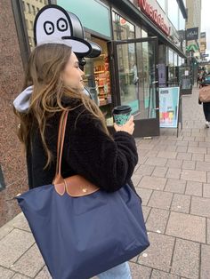 Longchamp Aesthetic Outfit, Aesthetic Handbags For School, Long Champ Aesthetic, Longchamp School Bag, Long Champ Bag Aesthetic, Navy Longchamp Bag Outfit