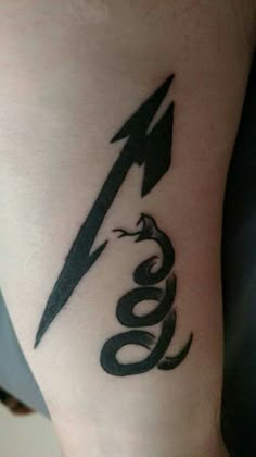 a woman's leg with a tattoo on it that has lightning bolt and snake