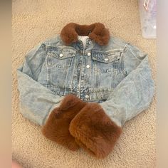 Prettylittlething Nwot Vintage Wash Faux Fur Lined And Cuff Denim Cropped Jacket Light Blue Denim Brown Fur Size: 2 Trendy Brown Denim Jacket With Pockets, Fall Denim Outerwear In Brown, Trendy Spring Denim Jacket With Faux Fur Lining, Fall Brown Denim Outerwear, Brown Denim Outerwear For Fall, Fall Denim Jacket With Faux Fur Trim, Denim Jacket With Faux Fur Lining For Fall, Spring Brown Denim Outerwear, Brown Denim Outerwear For Spring