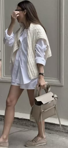 Minimalist Mindset, Chic Travel Outfit, Collage Outfits, Outfit Work, Aesthetic Fits, Outfits Classy, Classy Style, Weekend Outfit, Beauty And Lifestyle