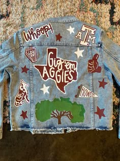 Custom painted college spirit denim jacket. Each jacket is handpainted by me. These are perfect a perfect gift or purchase for any event or memorabilia. This jacket is completely customizable to you.  If you have any special requests or questions please message me and I will be happy to accommodate! Rush order options available, message for details! Uga Painted Denim Jacket, Painted College Jean Jacket, College Jean Jacket Diy, Cheer Coach Jean Jacket, Senior Jean Jacket Painted, Custom Painted Jean Jacket, Painted Jean Jacket School Spirit, Senior Jean Jacket, Game Day Jean Jacket