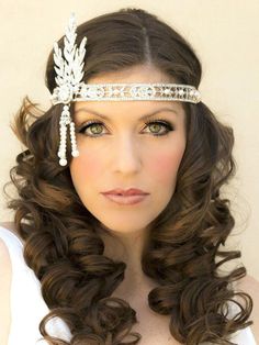 1920s Hair Long, Gatsby Hairstyles For Long Hair, Great Gatsby Makeup, Gatsby Makeup, Prom Hair And Makeup