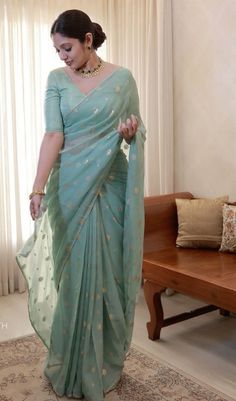 Customised Saree Designs, Casual Sarees Simple, Jamdani Blouse Designs, Simple Sarees For Farewell, Saree For Mom, Simple Silk Saree, Half Silk Saree, Saree Farewell, Christian Bridal Saree