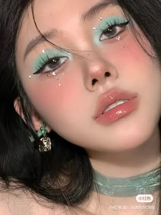 Glitter Eyeshadow Looks, Concert Makeup, Ulzzang Makeup, Ethereal Makeup, Unique Makeup, Creative Makeup Looks, Eye Makeup Art, Glitter Eyeshadow