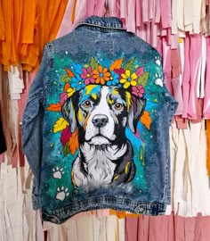 kurtka ręcznie malowana, pies grafika, psia mama, portret psa na zamówienie, malowanie ubrań, jeans jacket hand painted art dog border collie Jean Jacket Design, Dog Border Collie, Jacket Hand Painted, Fabric Painting Ideas, Painted Leather Jacket, Custom Jean, Custom Jean Jacket, Personalized Jacket, Painted Denim Jacket