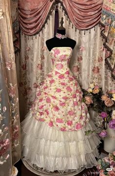 Coquette, coquette prom dress, girly prom dress, pink and floral prom dress, floral, pink, flowers, coquette, bows Ball Dresses Vintage, Ball Dresses Aesthetic, Prom Dress Coquette, Coquette Prom Dress, Floral Dress Aesthetic, Vintage Flower Dress, Coquette Dresses, Vintage Evening Dress, Floral Prom Dress