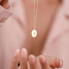 Celebrate a special occasion with our beautiful 14K Gold Birth Month Flower Necklace! Customized with a birth flower that symbolizes the month of your choice, it's the perfect personalized gift for her—whether it's a mother, friend, girlfriend, or daughter. Show your love with this unique and elegant Sterling Silver, Gold Filled or Rose Gold Filled Jewelry.