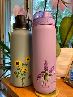 Sunflowers and lilacs with bumblebees Painting Water Bottles Diy, Paint Hydro Flask, Diy Painted Water Bottle, Water Bottle Painting Ideas Easy, Hand Painted Water Bottle, Painted Water Bottle Ideas