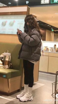 Korean Winter Outfits, Mode Ulzzang, Japan Outfits, Puffer Jacket Outfit, Japan Outfit, Winter Fashion Outfits Casual, Cold Outfits, Looks Party, Looks Chic