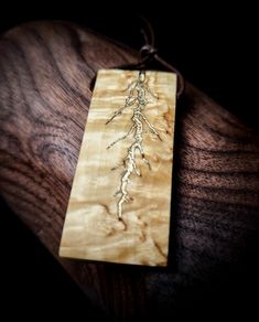 Discover the beauty of our One-of-a-kind Curly Birch Burl Wood Necklace, elegantly adorned with 24ct Gold. Each piece is unique, showcasing the intricate patterns of natural birch burl and highlighted by the luxurious gold accents. Perfect for nature lovers and those seeking a distinctive accessory, this necklace adds a touch of sophistication to any outfit. Handcrafted with care, it makes a thoughtful gift or a stunning addition to your jewelry collection. Embrace the charm of artisanal craftsmanship today! 1. Rarity and Uniqueness: Masur Birch symbolizes uniqueness and individuality. This wood is rare and highly valued, which can mean that its properties support a person's sense of personal uniqueness and self-worth. 2. Luxury and Abundance: Since Masur Birch is a prized luxury material, Gold Powder, Burl Wood, Wood Necklace, Natural Forms, Self Worth, Creative Expressions, Estonia, Intricate Patterns, Charm Necklaces