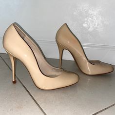 Zara Patent Faux Leather Ballet Stiletto Pumps Heeled Nude Cream Curved Top Round Top 40 Size / Fits Like 8.5 True To Size // Light Wear, Replaced Heel Bottom Detail Cream Heels With 4-inch Heel, Summer Fitted Beige Court Shoes, Fitted Beige Court Shoes For Summer, Fitted Beige High Heel Court Shoes, Fitted Beige Heels With 4-inch Heel, Beige Fitted Court Shoes For Party, Fitted Beige Court Shoes For Party, Zara Beige Pointed Toe Heels, Cream Fitted Heels For Work