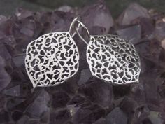 Arabesque earrings, intricately cut, in silver and rhodium plated. Arabesque, Rhodium Plated, Plating, Glitter, Silver