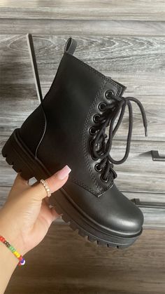 Black Chunky Heels, Black Combat Boots, Closed Toe Shoes, Latest Shoe Trends, Chelsea Ankle Boots, Combat Boot, Cowboy Boots Women, Cute Boots, Platform Slippers